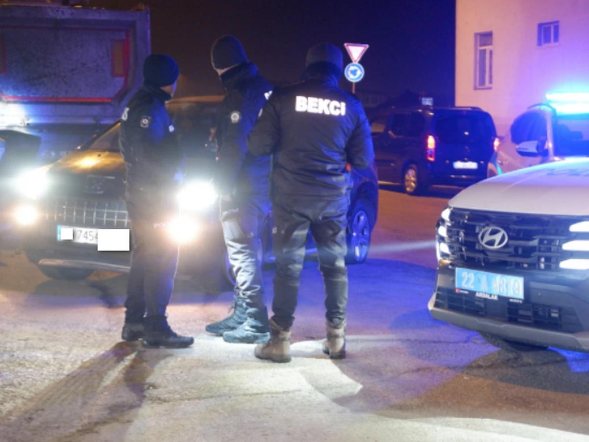 Страшен екшън в Одрин: Турски полицаи стреляха по колата на българин, а той и аверът му... СНИМКИ