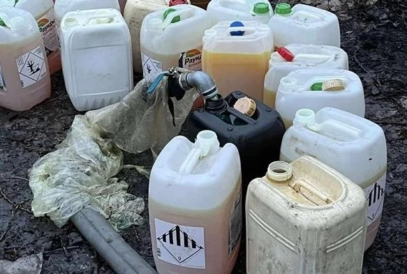 Пикантна СНИМКА на полицая Чурека, закопчан в спецакцията с много арестувани в Карнобат