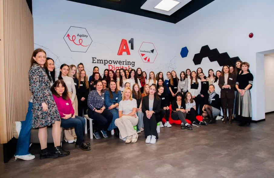 Второто издание на менторската програма А1 STEMfem Junior стартира с 45 млади таланти и разширен обхват