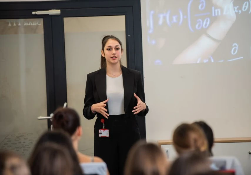 Второто издание на менторската програма А1 STEMfem Junior стартира с 45 млади таланти и разширен обхват
