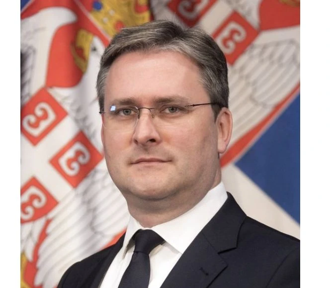 Пребиха министър по късна доба, заплашиха, че ще го набият на кол 