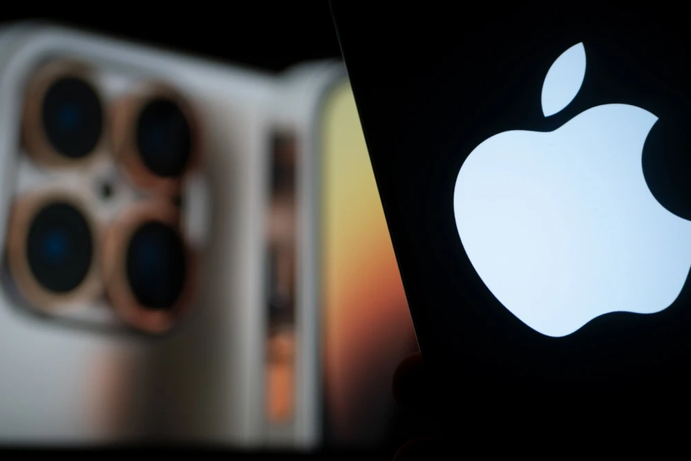 Изтече шокираща информация за новия сгъваем iPhone СНИМКИ