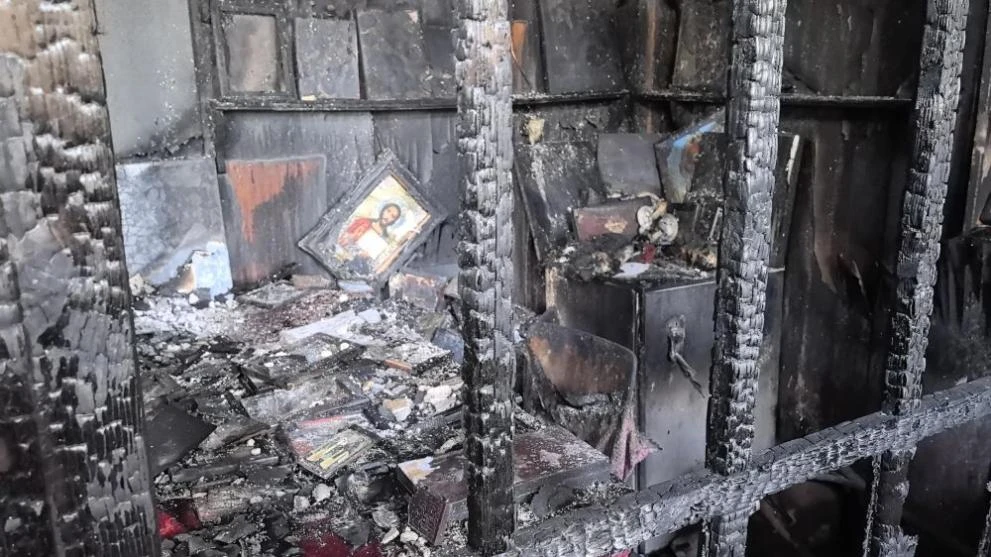 Пожар изпепели родна църква, а сред отломките откриха... СНИМКА 