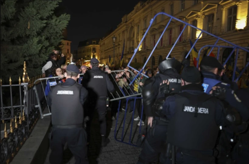 Масови протести и безредици в Румъния заради забраната на Джорджеску за изборите ВИДЕО