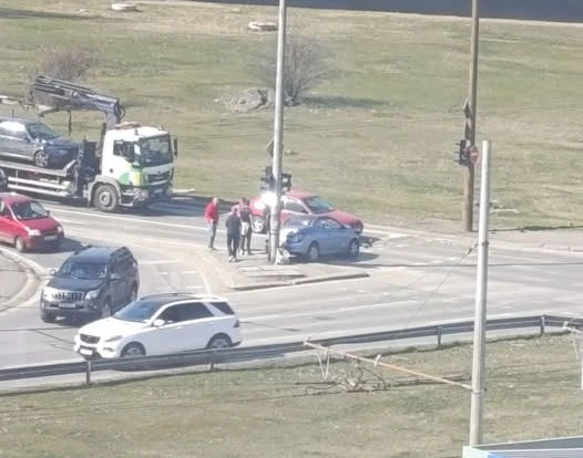 Катастрофа на натоварено място в София! Хвърчат пожарни и линейки ВИДЕО