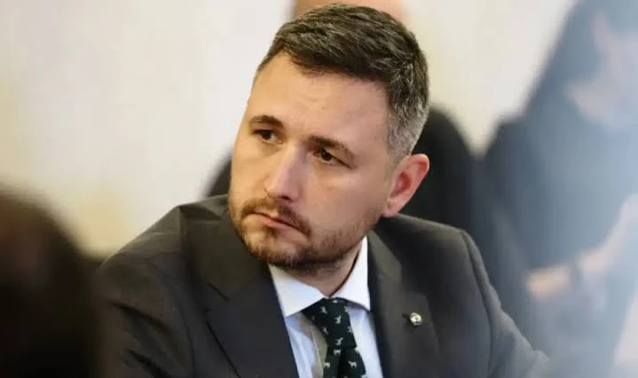 Какъв външен министър може да е човек, който заиграва с етническата карта и демонстрира антисемитизъм!?