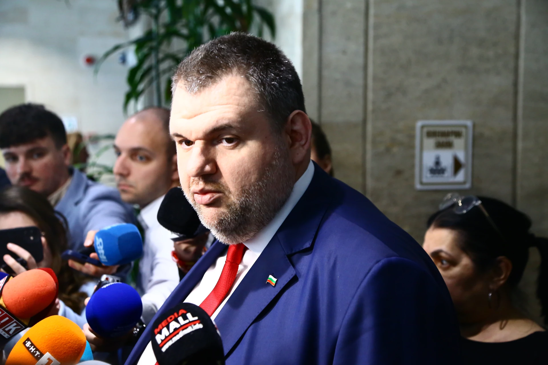 Пеевски се закани на „Величие“ след малобройния протест: Хуни, които са се разпасали из София!