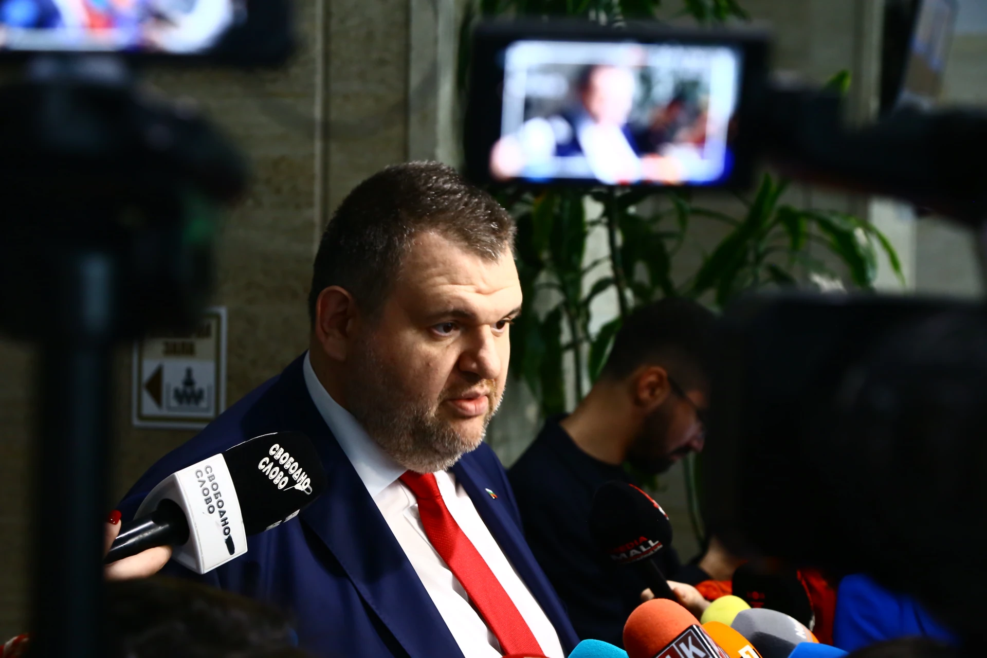 Пеевски се закани на „Величие“ след малобройния протест: Хуни, които са се разпасали из София!
