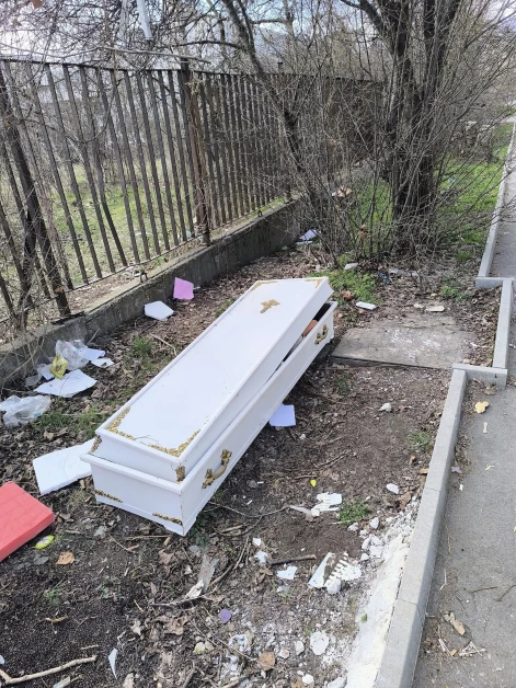 Напомняне за смъртта ужасява ученици на столично школо СНИМКИ
