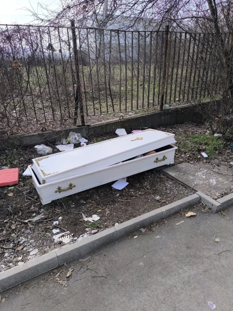 Напомняне за смъртта ужасява ученици на столично школо СНИМКИ