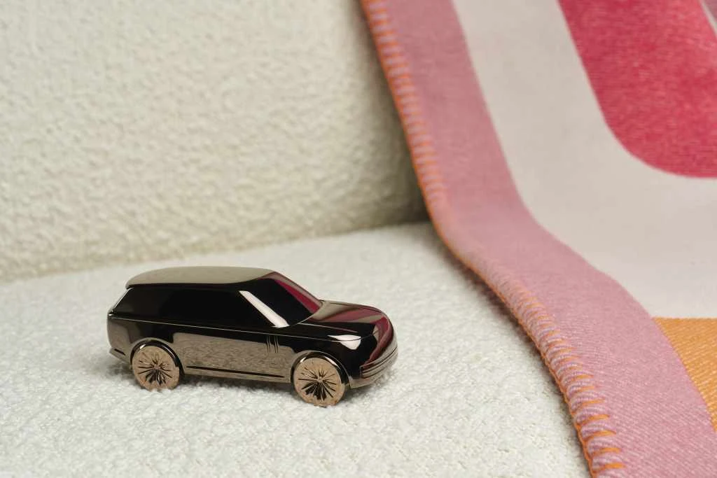 Range Rover представя първата си лайфстайл капсулна колекция - The London Collection, с участието на Адвоа Абоа