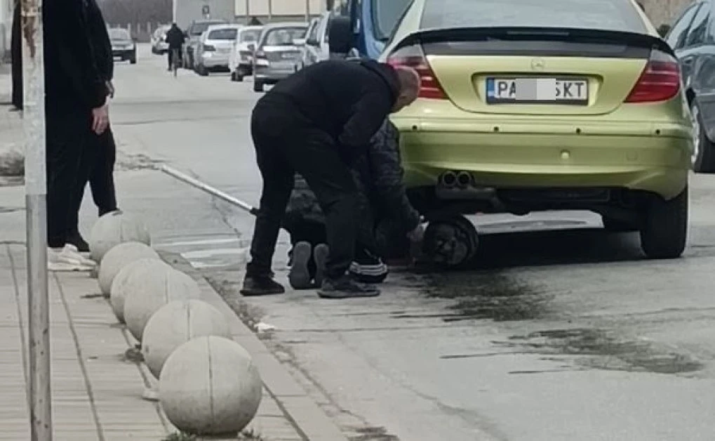 Ученици с голяма простотия в Пазарджик: Ако беше соца, вратовете им щяха да прегреят от шамари СНИМКИ