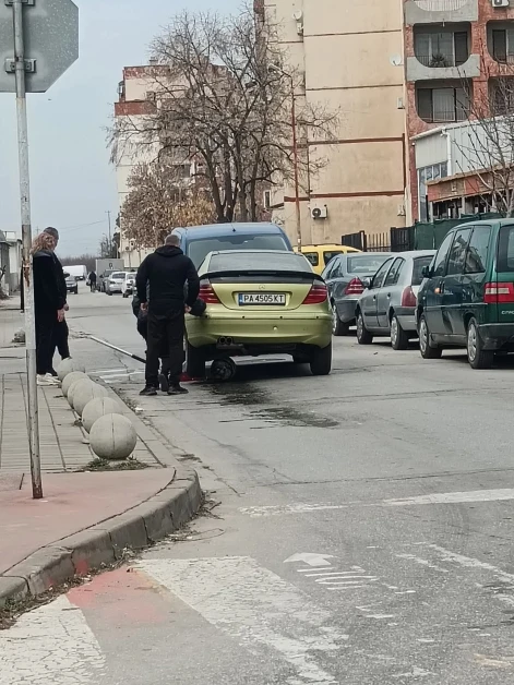 Ученици с голяма простотия в Пазарджик: Ако беше соца, вратовете им щяха да прегреят от шамари СНИМКИ