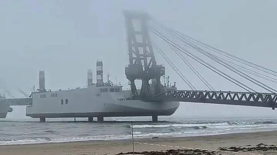 Naval News: Пекин се готви за инвазия в Тайван, строи гигантски машини за целта ВИДЕО