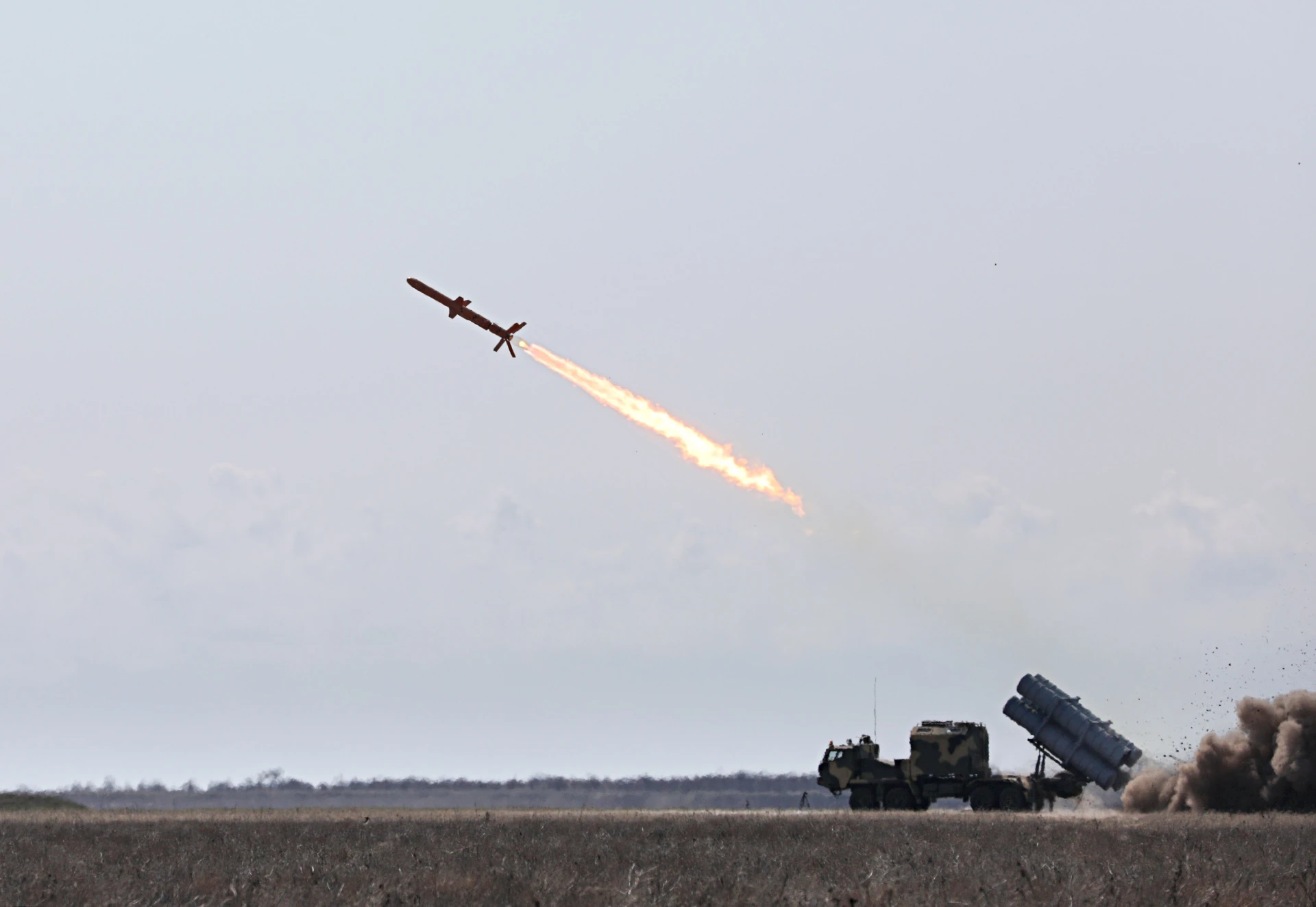 Украйна успешно тества нова балистична ракета с обсег 300 км и боен удар по руски команден пункт