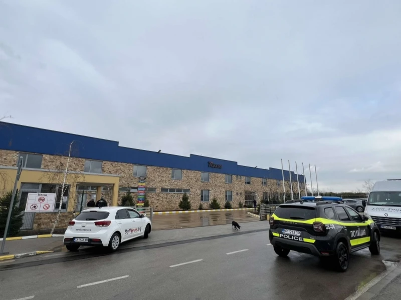 Кошмар в турски завод във Враца, хвърчат линейки СНИМКИ 