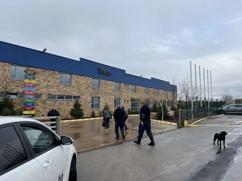 Кошмар в турски завод във Враца, хвърчат линейки СНИМКИ 