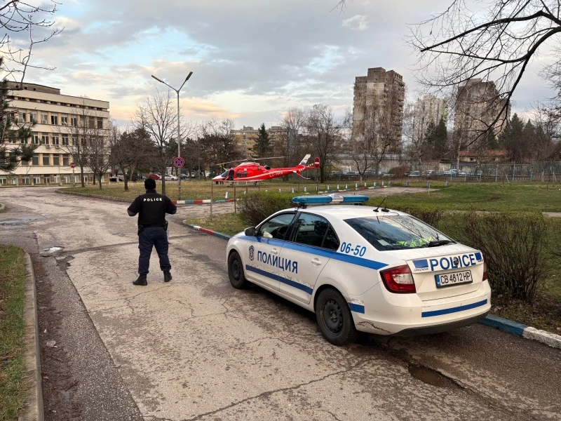 Отцепиха двора на болницата във Враца, кацна и въздушната линейка ВИДЕО 