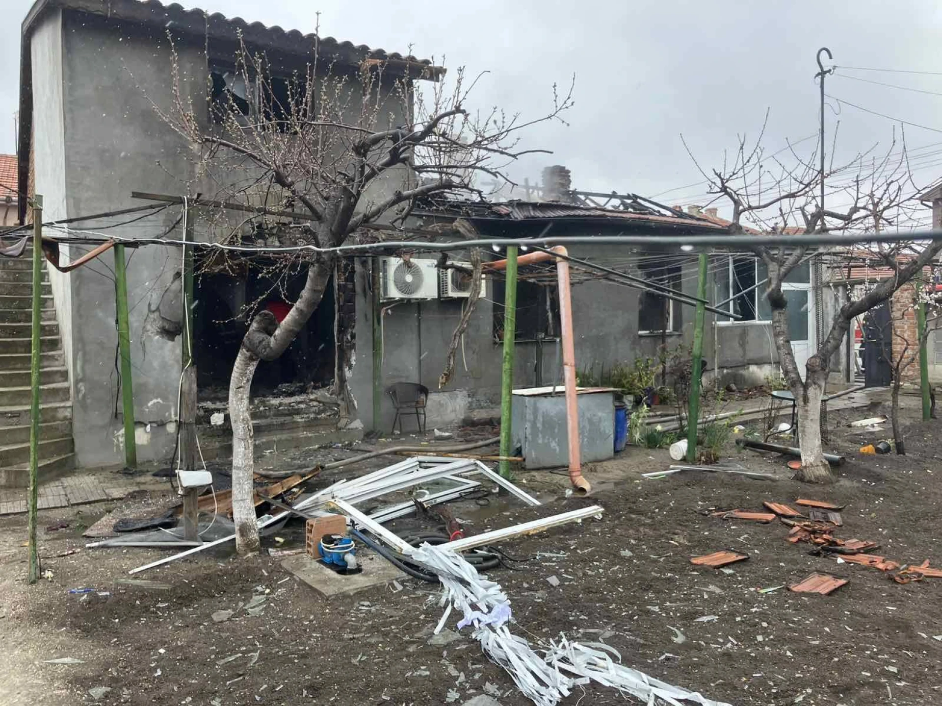 Взрив в къща край Пловдив, има ранена СНИМКИ 