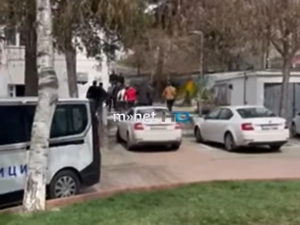 Полиция влезе в сградата на Община Кочани, ето какво се случва ВИДЕО