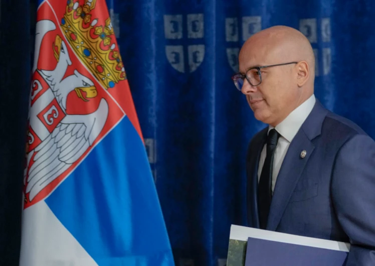 Напрежението в Сърбия взима връхна точка: Премиерът в оставка иска САЩ да се намеси
