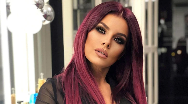 Фолкпевицата Валя лъсна без бельо, палави СНИМКИ 18+