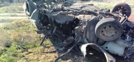 Взривиха кола с двама руски офицери в окупиран град в Украйна СНИМКИ 
