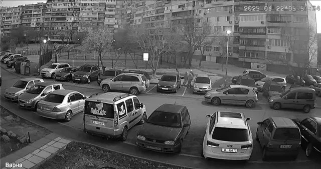 Терор във Варна, вандали подлудиха шофьорите СНИМКИ 