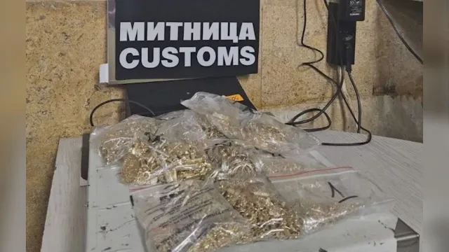 Митничари на "Лесово" вдигнаха ризата на този мъж и намериха съкровище за над 1,3 млн. лева СНИМКИ