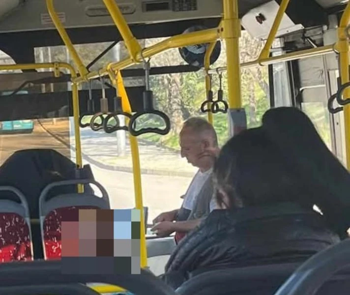 Контрольор взриви Пловдив с гнусотия! Опипа момиче в автобуса, а после... СНИМКА