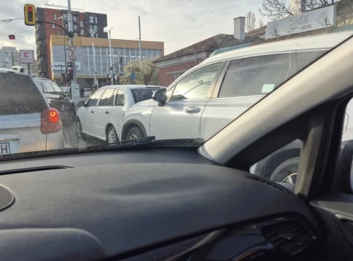 Не е истина! Купонът продължава при "ретроградната" автогара "Овча купел" СНИМКИ