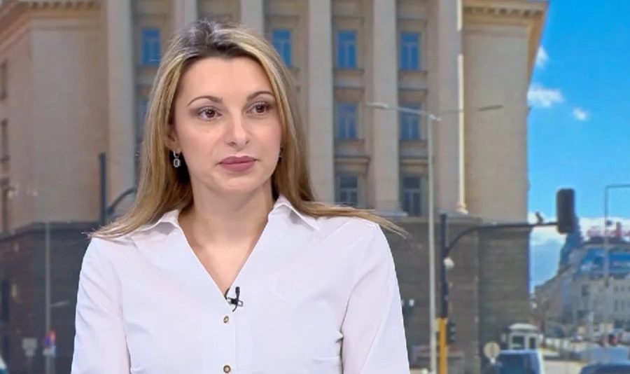 Депутатка на Слави за бебето в парламента: Трябва да променим правилника 