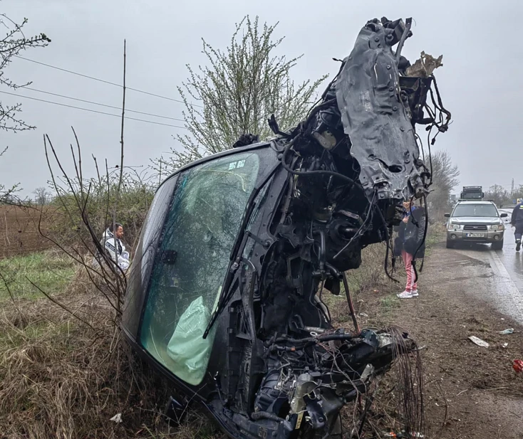 Не е за гледане: Жестока катастрофа на Е-79, пътят е затворен СНИМКИ