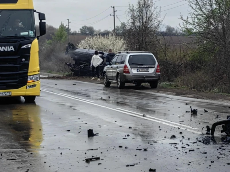 Не е за гледане: Жестока катастрофа на Е-79, пътят е затворен СНИМКИ