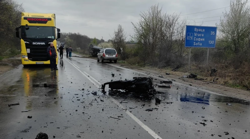 Не е за гледане: Жестока катастрофа на Е-79, пътят е затворен СНИМКИ