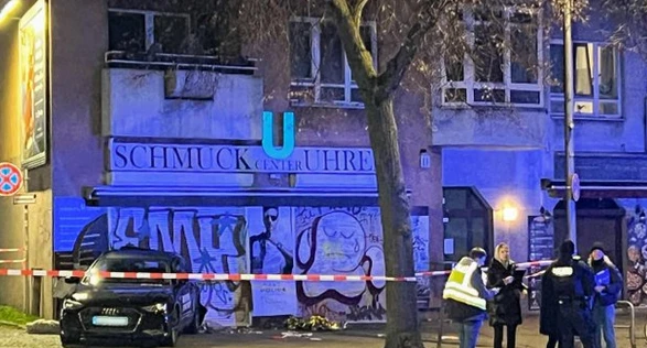 17-г. се вряза в тълпа в Берлин, близо 10 берат душа ВИДЕО/СНИМКИ