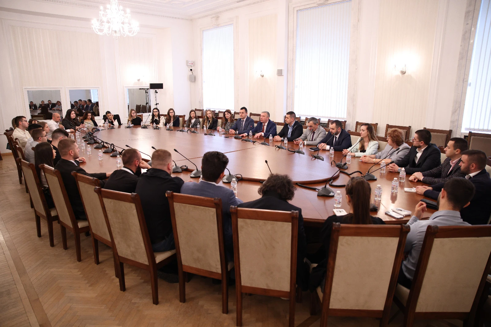 БСП-ОЛ пред студенти: Държавата трябва да е солидарна и да гарантира на младите хора равни възможности