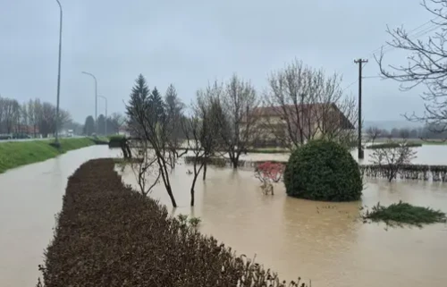 Извънредно положение в Хърватия! Цели села са под вода СНИМКИ