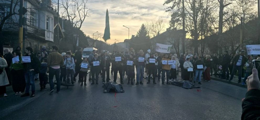 Протестиращи блокираха пътя през Княжево