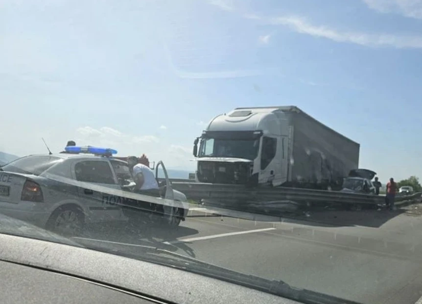 Първо в БЛИЦ! Пиян с БМВ сътвори ужас на АМ „Тракия“, летят линейки - има жертви