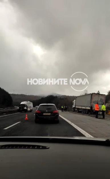 Първи СНИМКИ на буса ковчег от касапницата на АМ „Тракия“, 15 мин. преди ужаса убиецът с БМВ-то е...