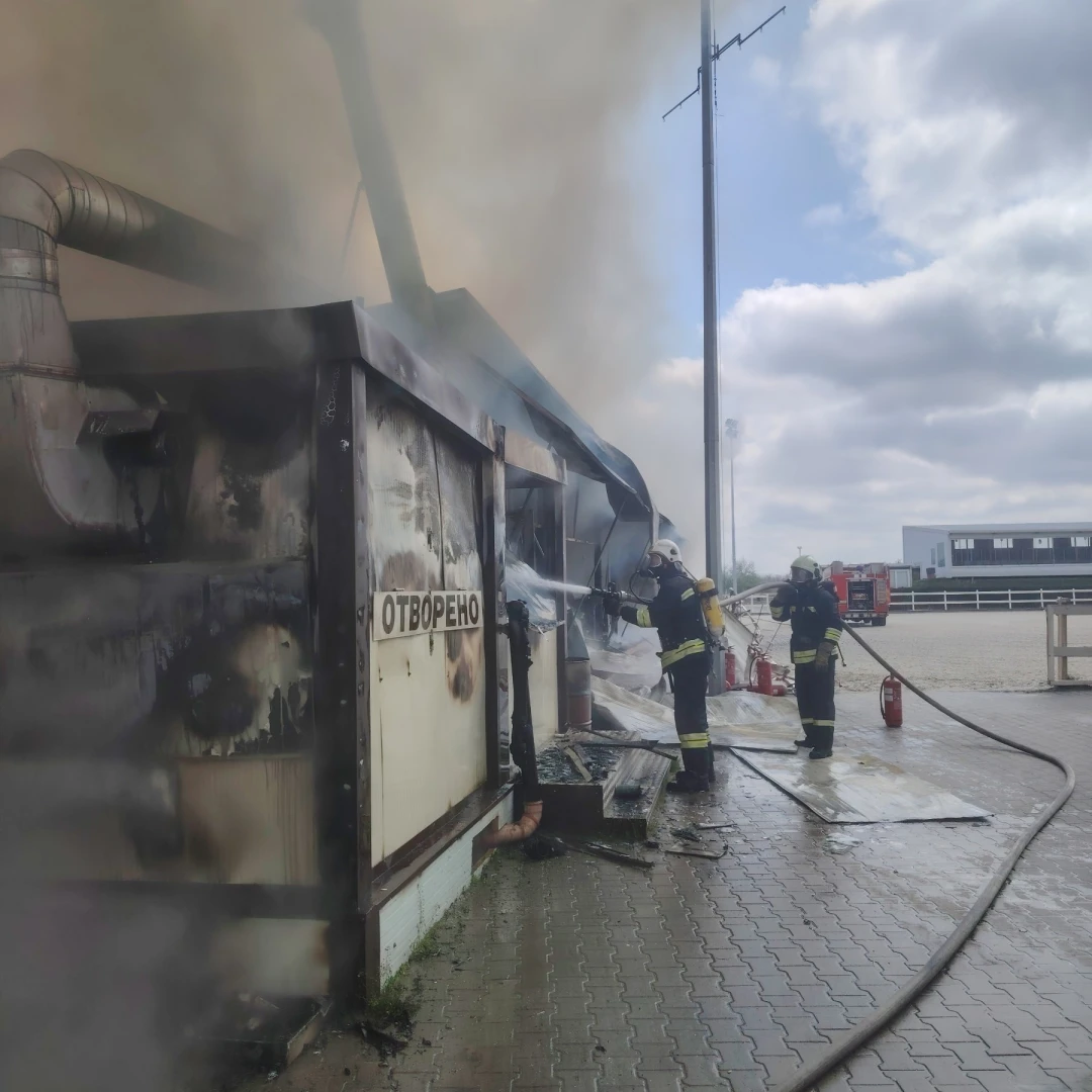 Огнен ад в Царацово: Предотвратиха по-голяма трагедия СНИМКИ