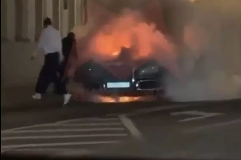 Лимузина от „автопарка на Путин“ експлодира, параноя скова Москва ВИДЕО