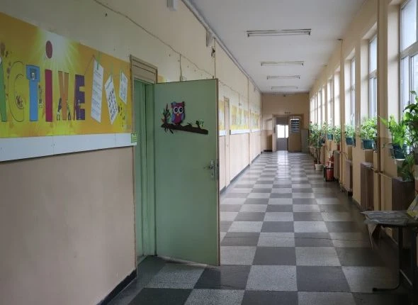 Свиреп екшън между 2 зам.-директорки взриви родно школо, едната е... СНИМКИ