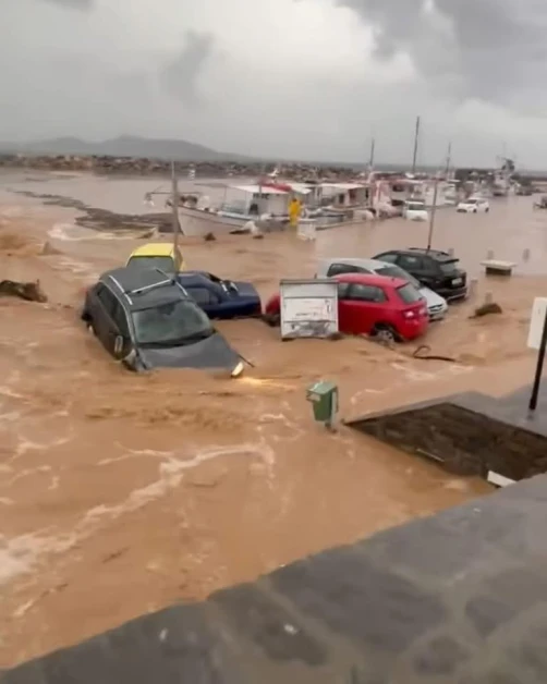 Гърция е под вода! Мощна буря удари известни градове, страшно е ВИДЕО 