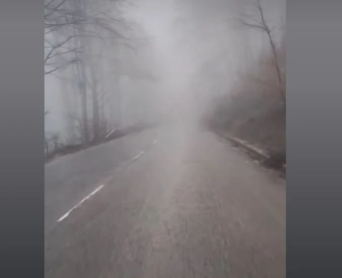 Мъгла затисна Петрохан, камионите ще почакат 