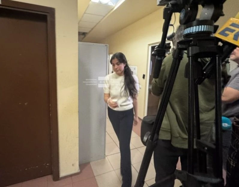 Тръгна делото за убийството на Пейо Пеев, Габриела без белезници в съда СНИМКИ