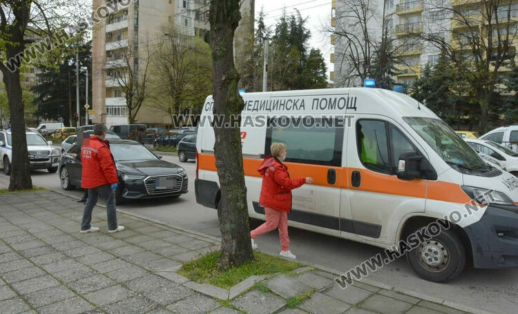 Зловещ инцидент на спирка в Хасково, полиция отцепи района СНИМКИ 