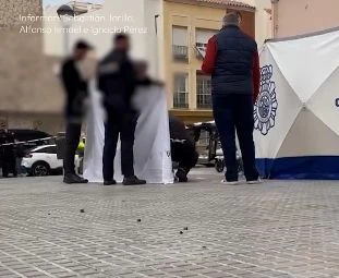 Мъж и жена излетяха от 8 етаж след взрив в любим на българите град ВИДЕО 18+