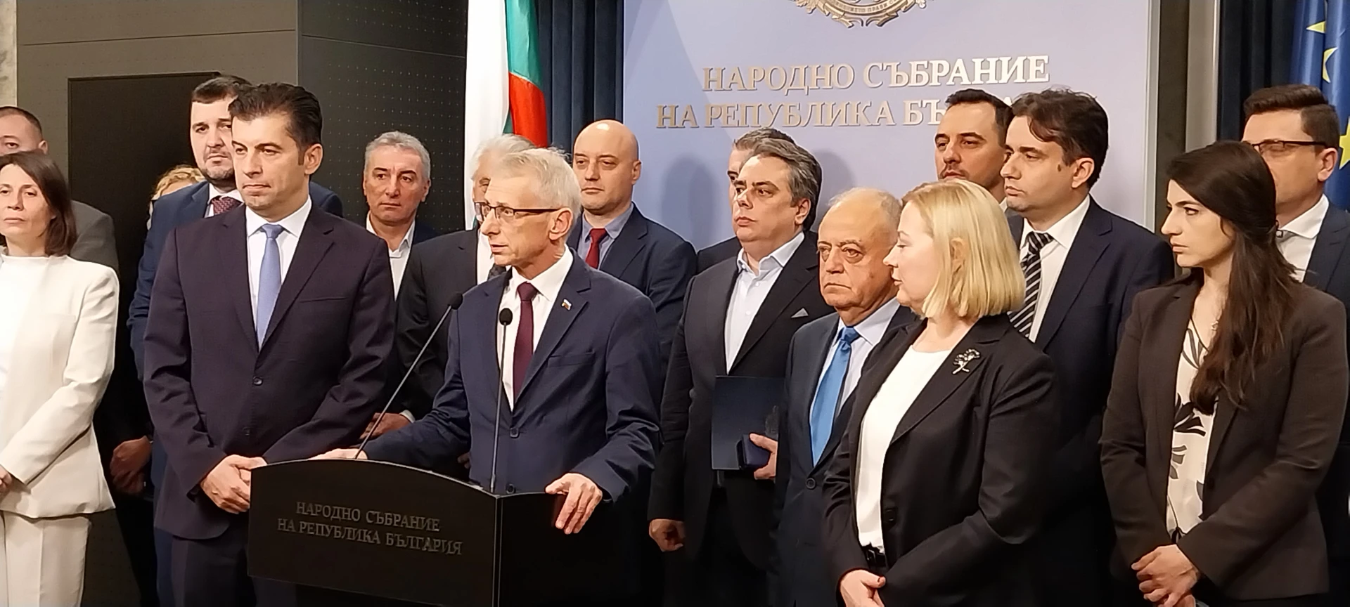 ПП-ДБ пак негодуват в НС, избягаха от пленарна зала СНИМКИ